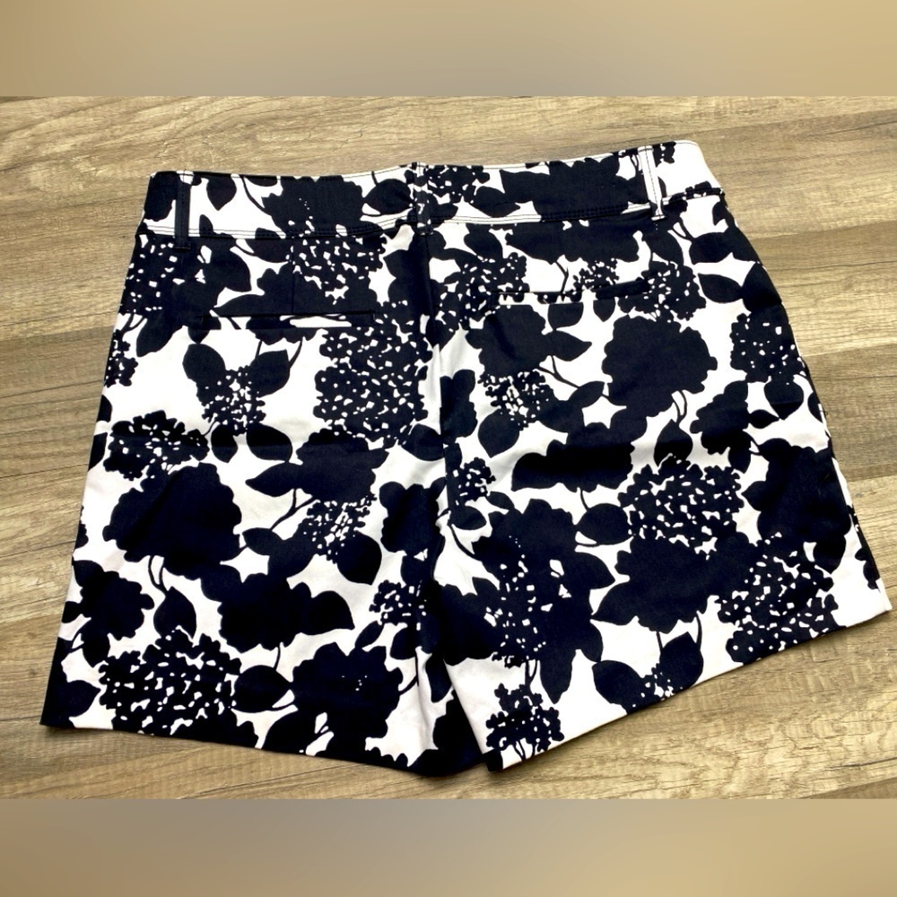 The Limited Women Tailored Short Flat Front Stretch Black White Floral Sz 12